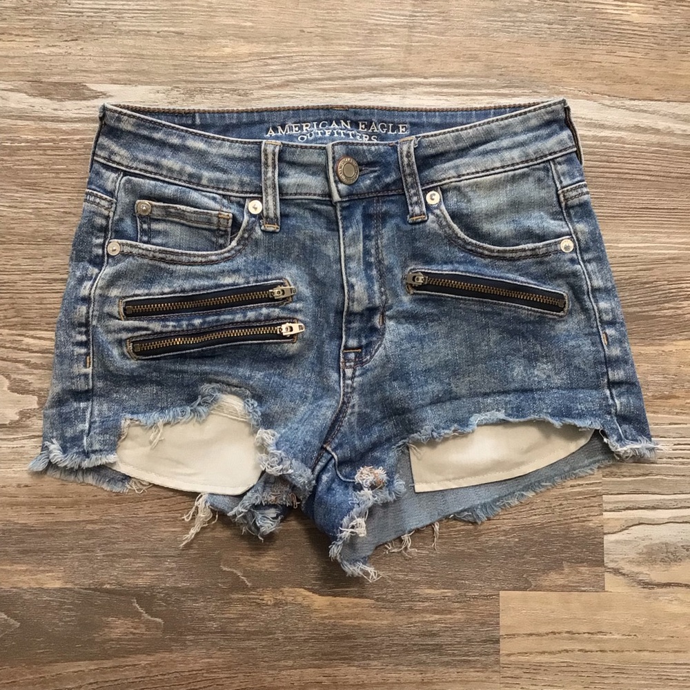 American Eagle Hi-Rise Shortie Light Distressed Rinse Zipper Detail Raw 4